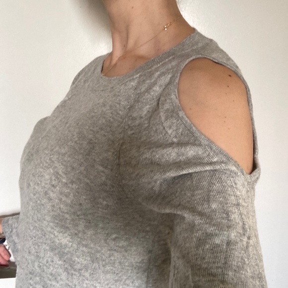 GAP Super Soft Cut Out Bell Sleeve Sweater - Picture 4 of 7